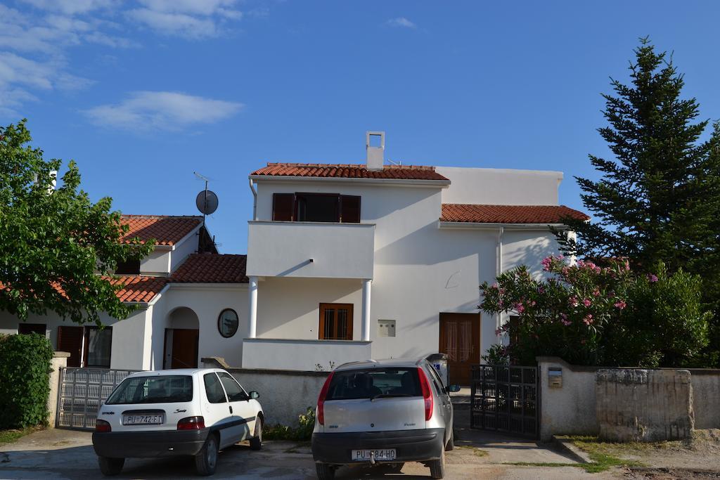 Apartments Cavae Romanae Medulin Exterior photo