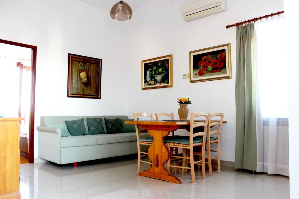 Apartments Cavae Romanae Medulin Exterior photo